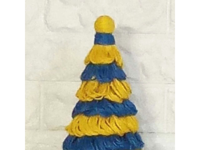 Декоративна різдвяна ялинка з джуту в патріотичному стилі, 35 см