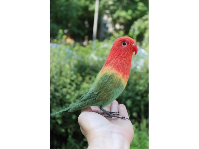 Неразлучник папуга іграшка валяна з шерсті інтерєрний попугай войлочний