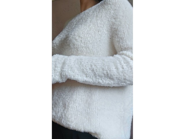 В'язаний джемпер. Ручна робота