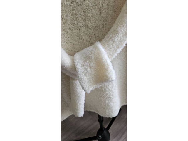 В'язаний джемпер. Ручна робота