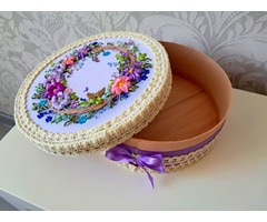 Скринька для рукоділля з вишивкою стрічкам и