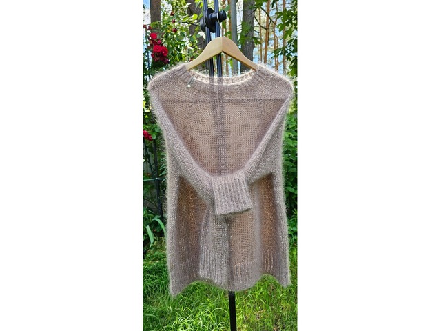 В'язаний джемпер. Ручна робота