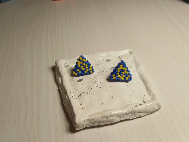 Сережки трикунтички