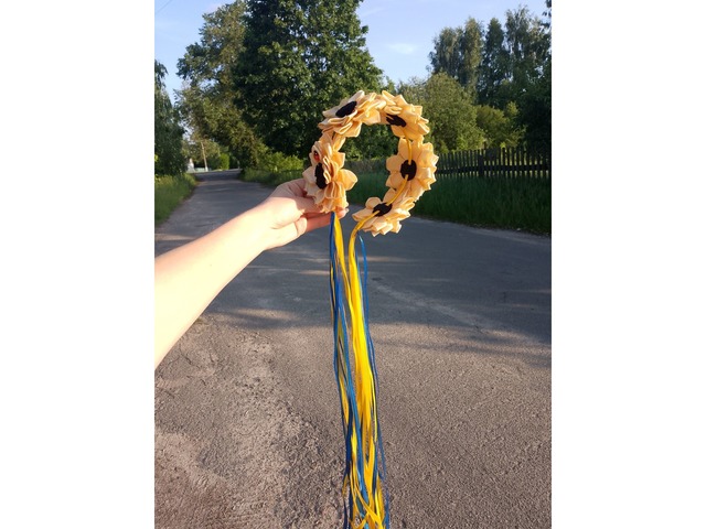 Віночок з соняхами
