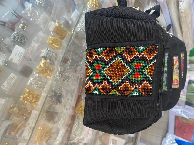 Косметичка вишита бісером