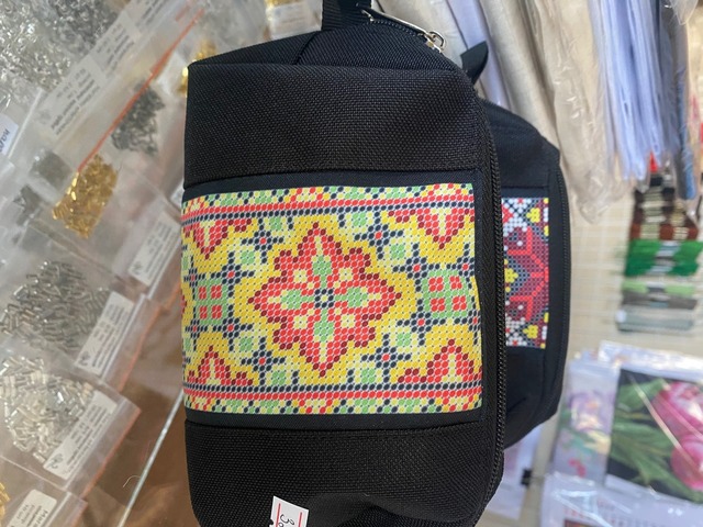 Косметичка вишита бісером