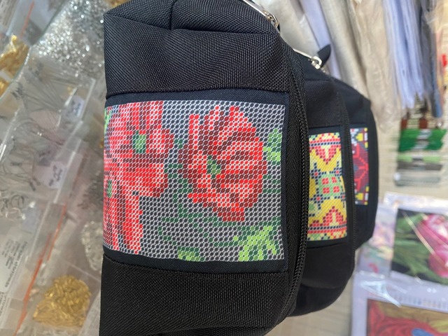 Косметичка вишита бісером