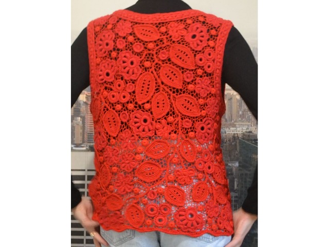 В'язана безрукавка -