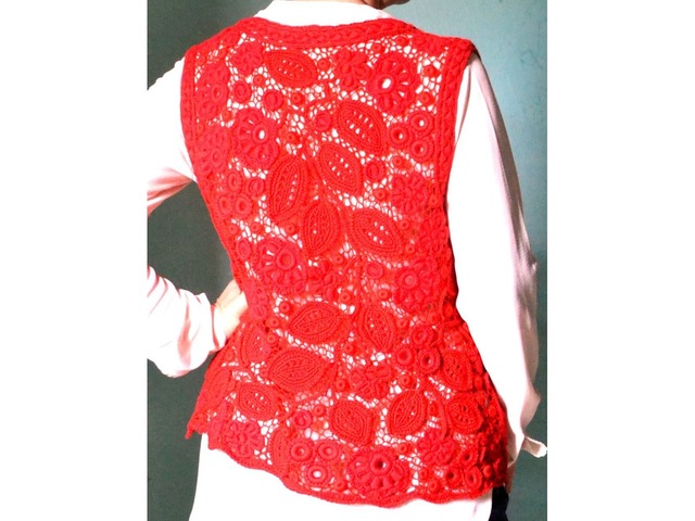 В'язана безрукавка -