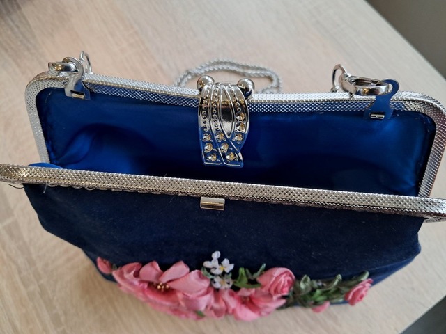 Сумка жіноча "Трояндова" з вишивкою стрічками