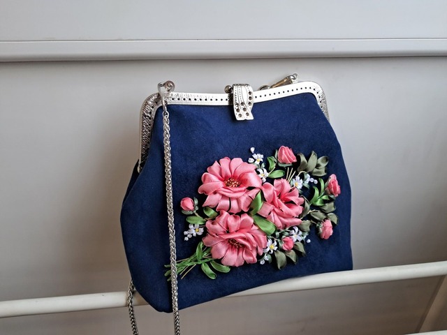 Сумка жіноча "Трояндова" з вишивкою стрічками