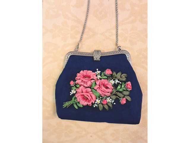Сумка жіноча "Трояндова" з вишивкою стрічками