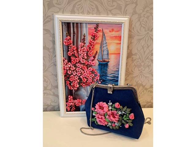 Сумка жіноча "Трояндова" з вишивкою стрічками