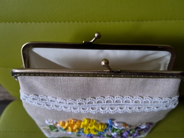 Косметичка "Польові квіти" з вишивкою стрічками