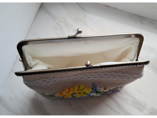 Косметичка "Польові квіти" з вишивкою стрічками