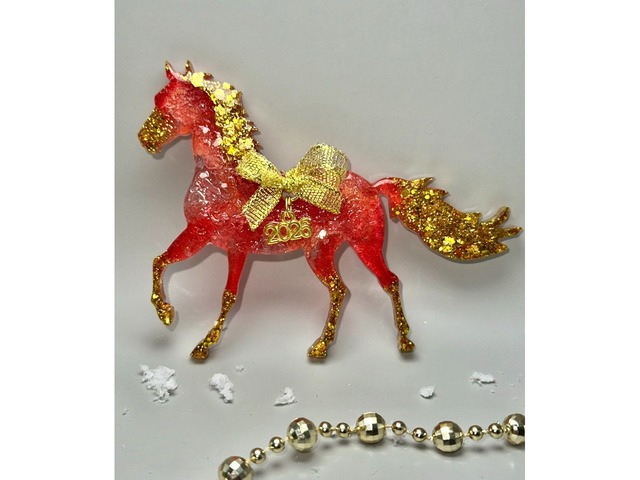 Магніт *Кінь*. Новорічний декор з епоксидної смоли.