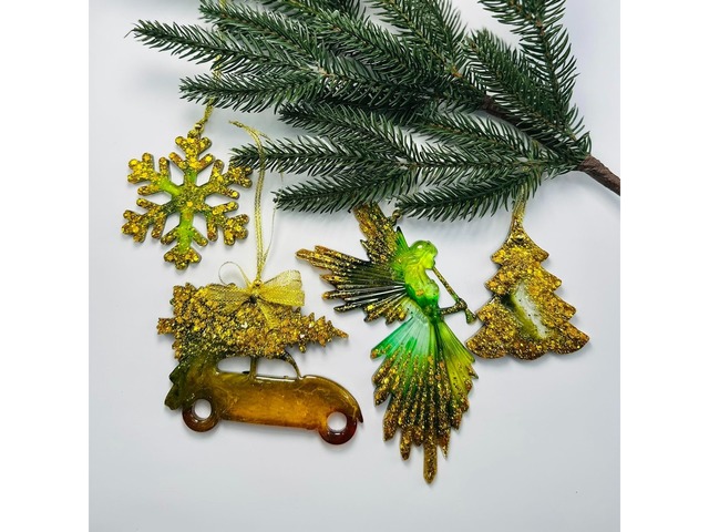 Набір новорічних прикрас на ялинку з епоксидної смоли. Ялинкові іграшки.