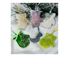 Ялинкова іграшка з епоксидної смоли *Рукавичка*. Новорічна прикраса.