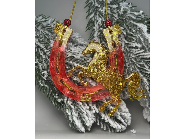 Новорічна підвіска з епоксидної смоли *Підкова та конячка*.