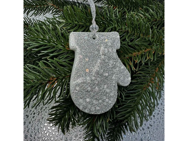 Набір новорічних прикрас на ялинку з епоксидної смоли.