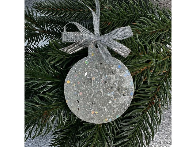 Набір новорічних прикрас на ялинку з епоксидної смоли.