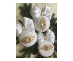 Ялинкові іграшки ручної роботи в білому оксамиті