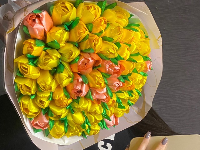 Букети з атласних стрічок