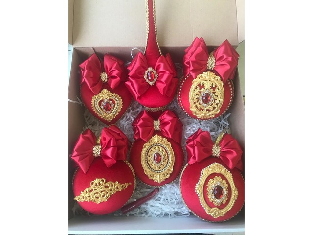 Червоні ялинкові іграшки набір