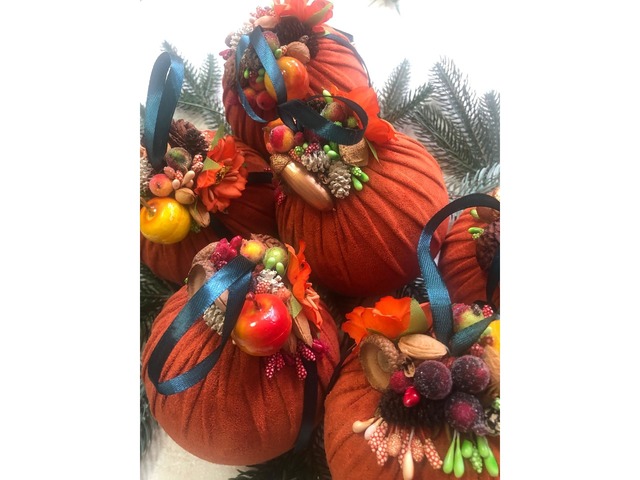 Новорічні іграшки Осінній декор Ялинкові прикраси