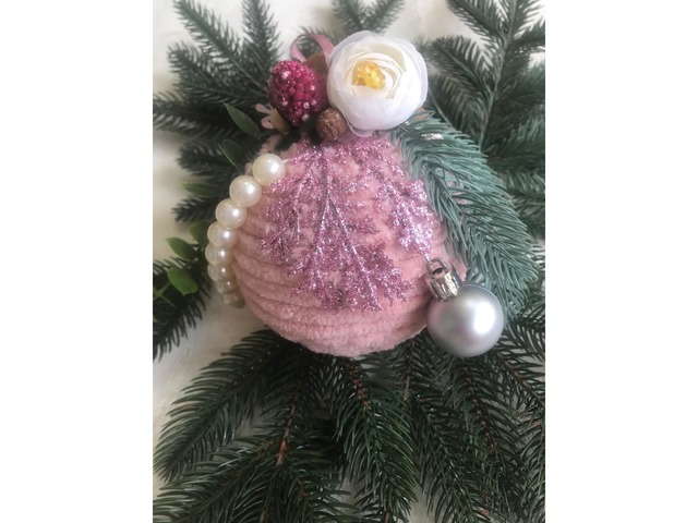 Ялинкові новорічні іграшки