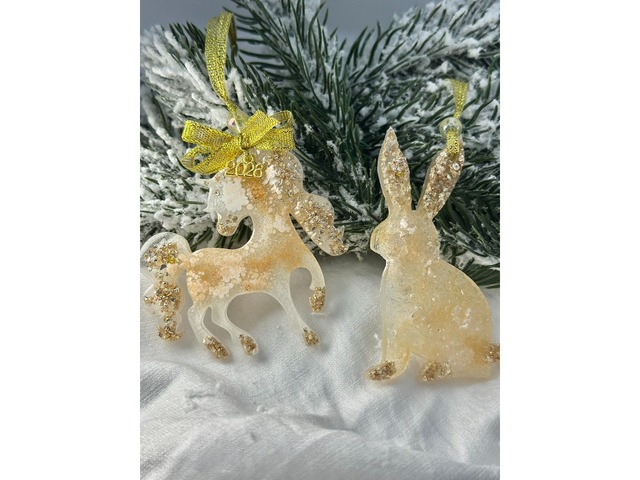 Набір новорічних прикрас на ялинку з епоксидної смоли.