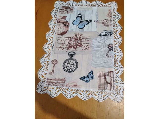 Полотенце вафельное с очаровательными кружевами