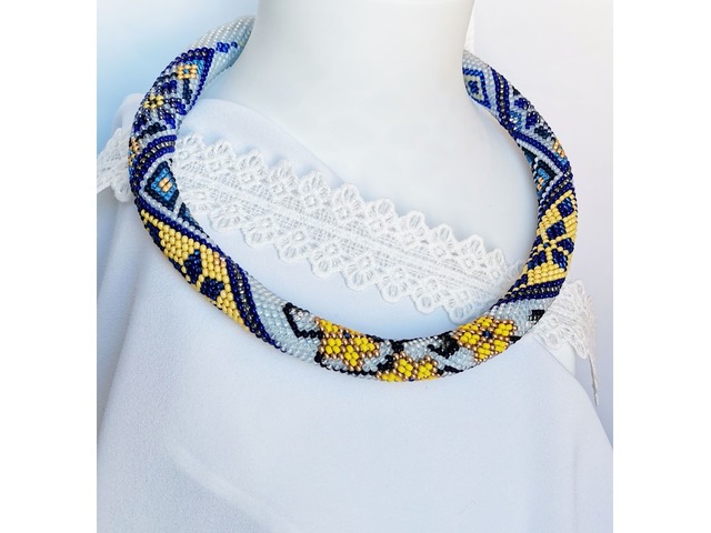 Прикраса із бісеру кольє-джгут "Золота синь"