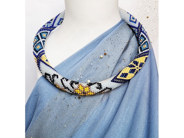 Прикраса із бісеру кольє-джгут "Золота синь"