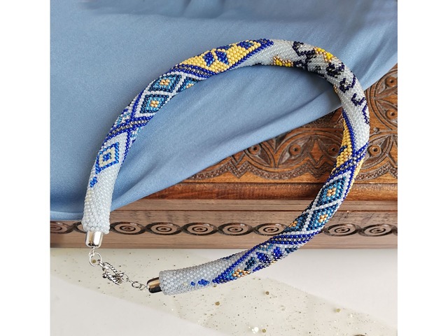 Прикраса із бісеру кольє-джгут "Золота синь"