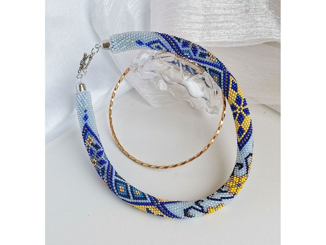Прикраса із бісеру кольє-джгут "Золота синь"