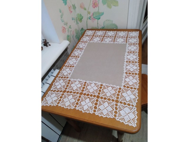 Скатерть ажурная  комбинированная, вязаная крючком, ручной сборки.
