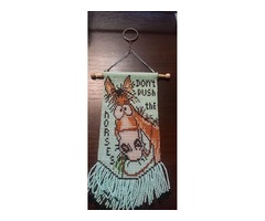 Підвіска в авто з бісеру. Символ Нового року з легендарною фразою.