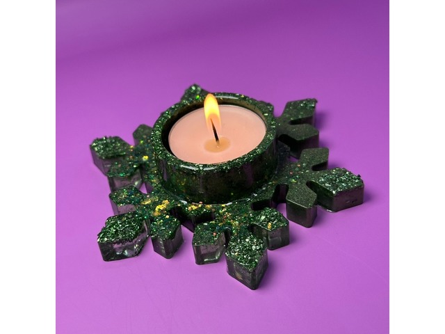 Підсвічник з епоксидної смоли "Сніжинка" зі свічкою.