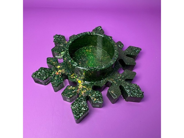 Підсвічник з епоксидної смоли "Сніжинка" зі свічкою.