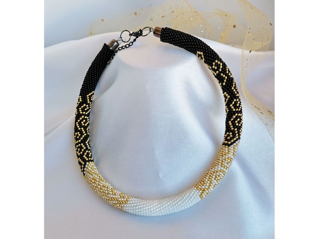 Прикраса із бісеру кольє-джгут "Гармонія розкоші"