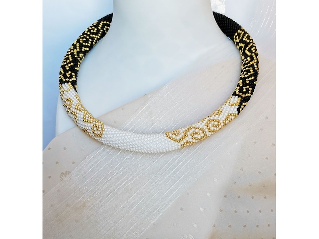 Прикраса із бісеру кольє-джгут "Гармонія розкоші"