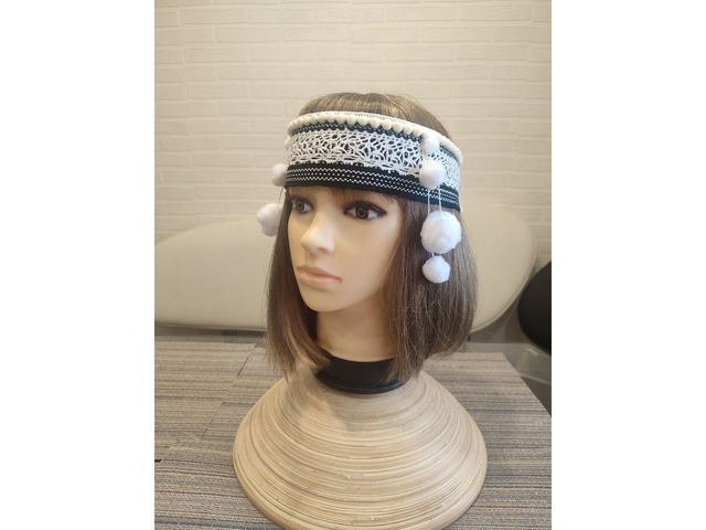 Чільце чорно біле з помпонами, український ободок