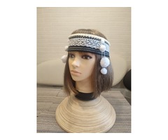 Чільце чорно біле з помпонами, український ободок