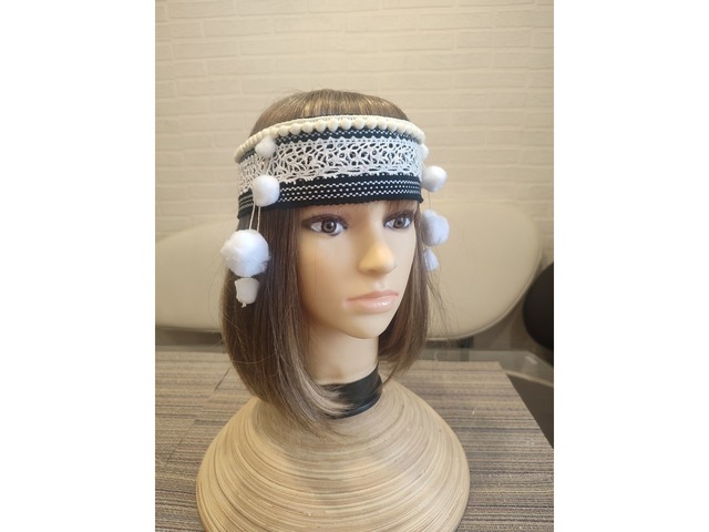 Чільце чорно біле з помпонами, український ободок