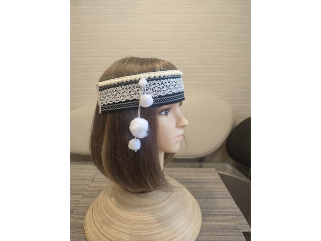 Чільце чорно біле з помпонами, український ободок