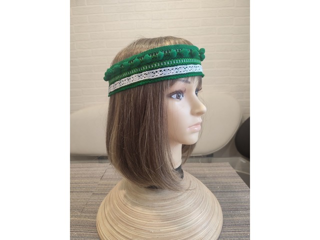 Зелений ободок, чільце в зеленому кольорі