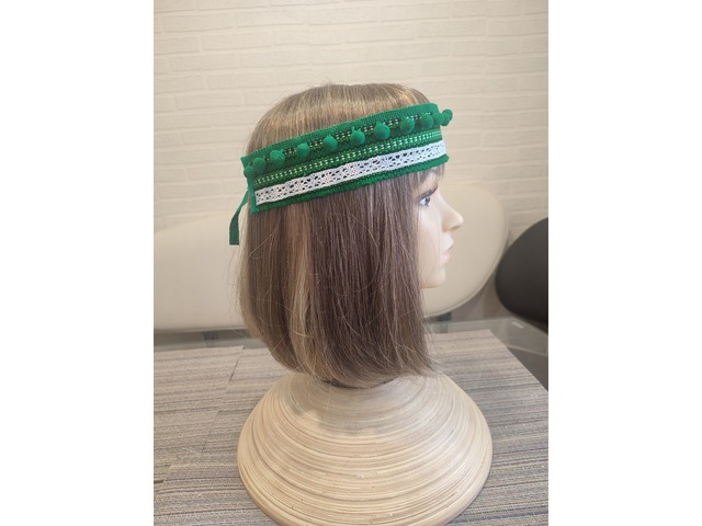 Зелений ободок, чільце в зеленому кольорі