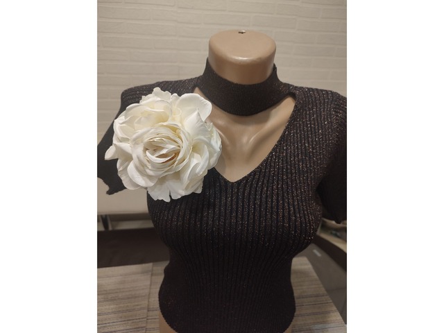 Брошка біла троянда ручної роботи, біла квітка брошка