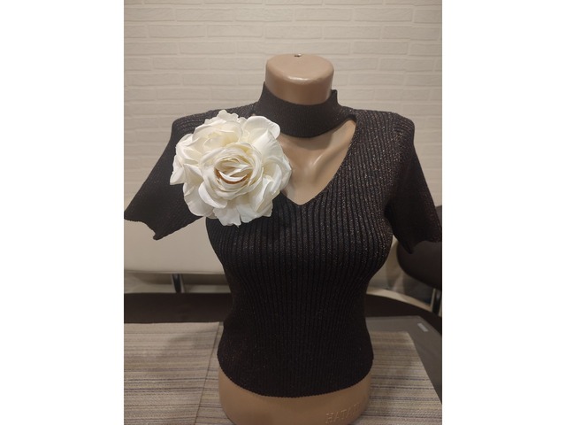 Брошка біла троянда ручної роботи, біла квітка брошка